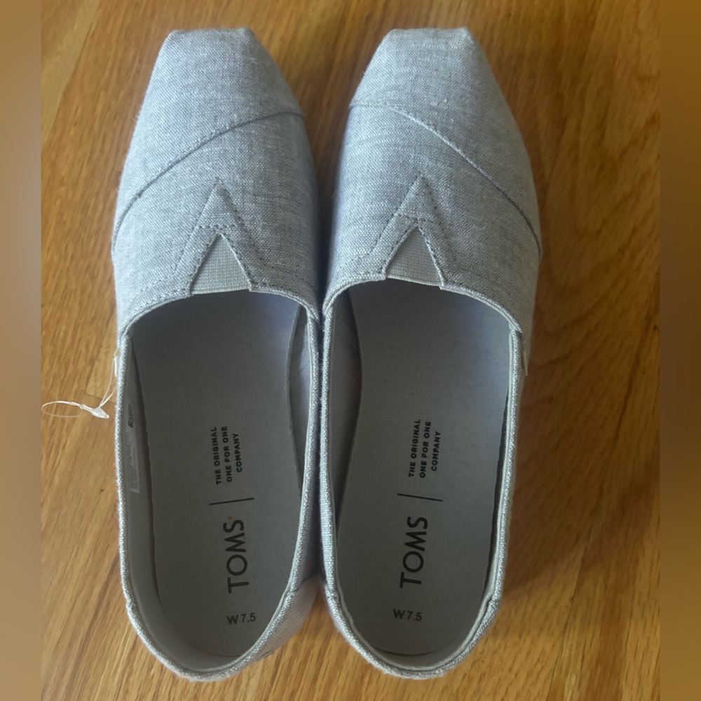 Brand new, gray Tom’s